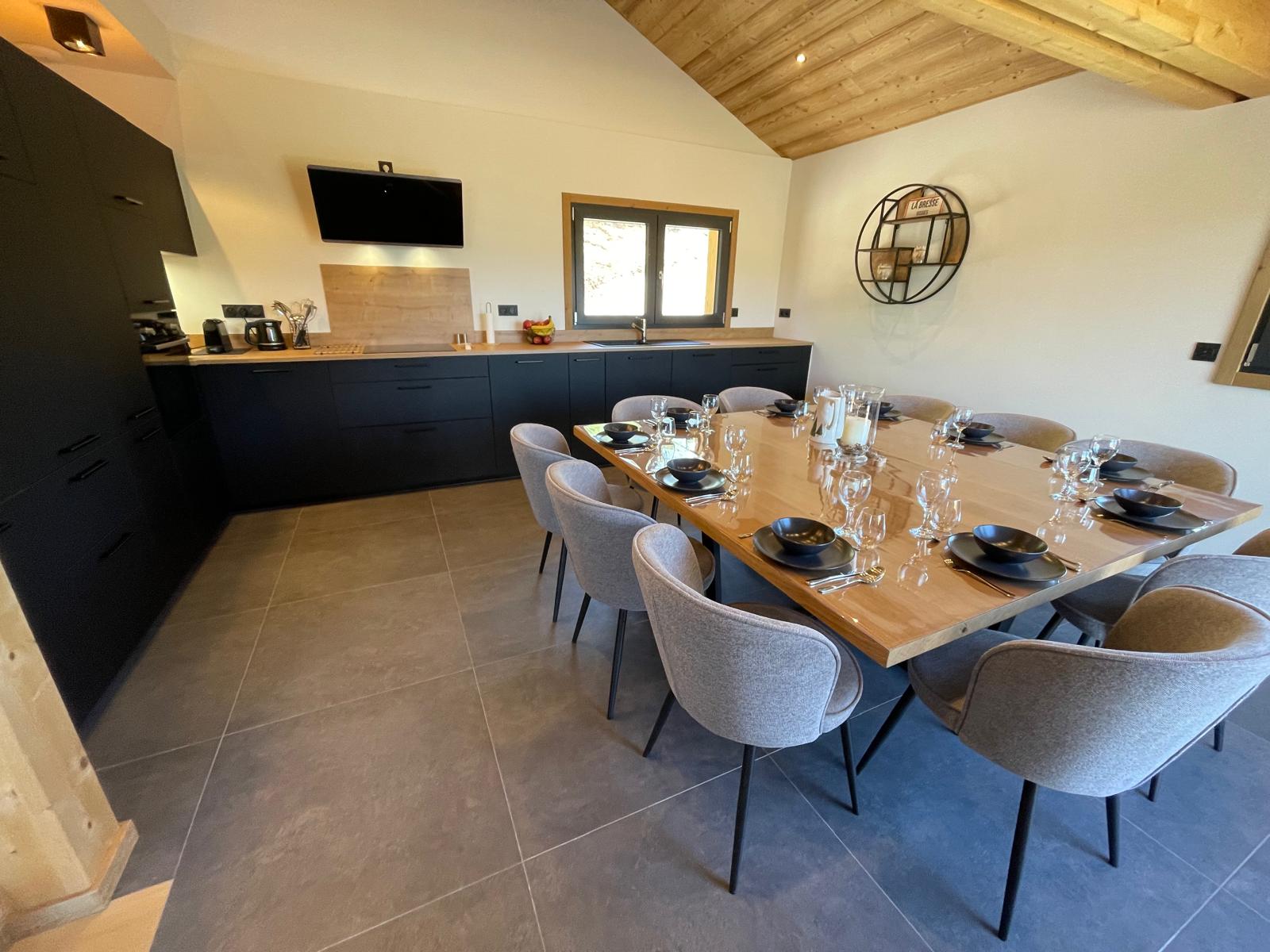 Cuisine entièrement équipée du chalet pour dix personnes